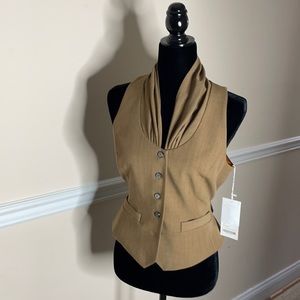 Worth ladie’s vest, size 6, color: Cork (tan)